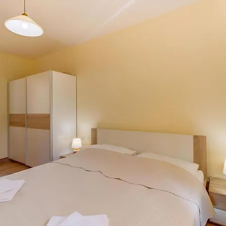 Apartment Casper Mit Terrasse, Garten Und Grill Veli Losinj