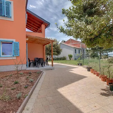 Casper Mit Terrasse, Garten Und Grill